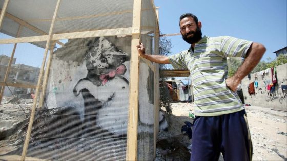 سياج لحماية لوحة الفنان “بانكسي” في غزة
